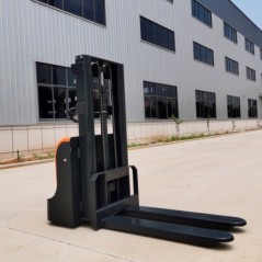 Vollelektrischer Stapler ES-15K, Mahle Motor, 1500 kg 3000 mm